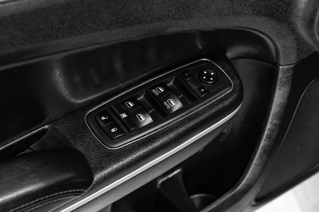 2022 Chrysler 300 S BLIND SPOT NAVIGATION PANORAMA LEATHER HEATED SEATS REAR CAMER Carrollton TX