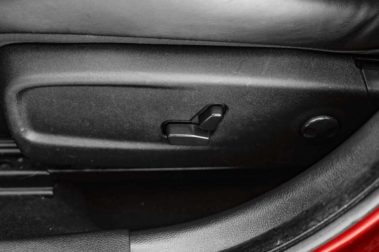 2022 Chrysler 300 S BLIND SPOT NAVIGATION PANORAMA LEATHER HEATED SEATS REAR CAMER Carrollton TX