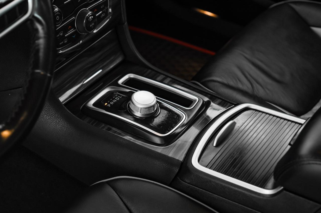 2022 Chrysler 300 TOURING LEATHER SEATS REAR CAMERA KEYLESS START BLUETOOTH POWER Carrollton TX