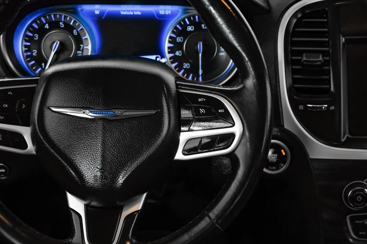 2022 Chrysler 300 TOURING LEATHER SEATS REAR CAMERA KEYLESS START BLUETOOTH POWER Carrollton TX