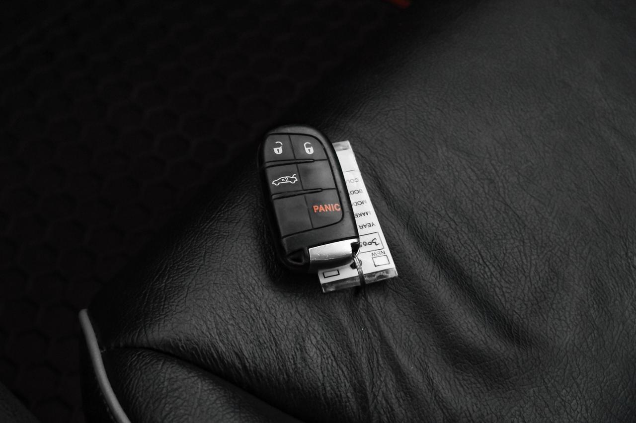 2022 Chrysler 300 TOURING LEATHER SEATS REAR CAMERA KEYLESS START BLUETOOTH POWER DRIVER SEAT Carrollton TX