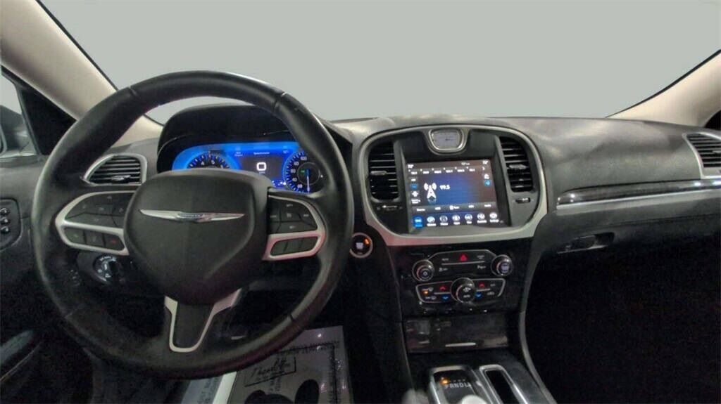2022 Chrysler 300 Touring Royal Oak MI