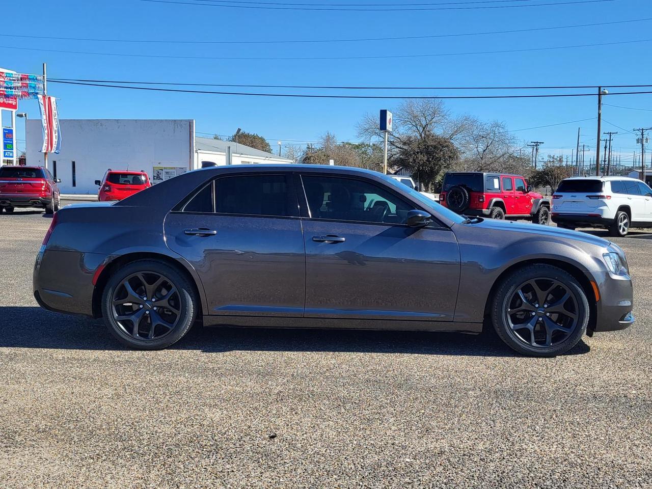 2022 Chrysler 300 Touring RWD