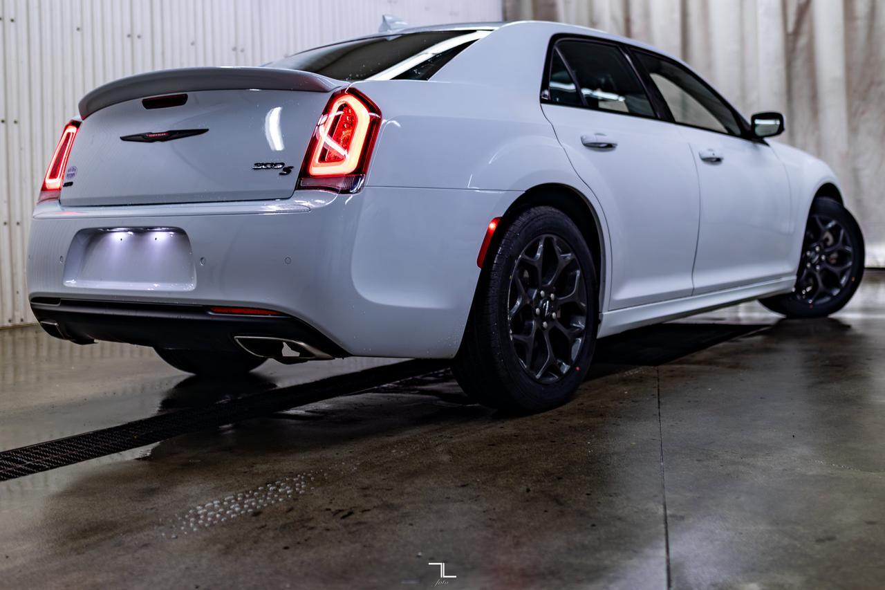 2022 Chrysler 300S AWD Leather Roof Nav BCam Red Deer AB