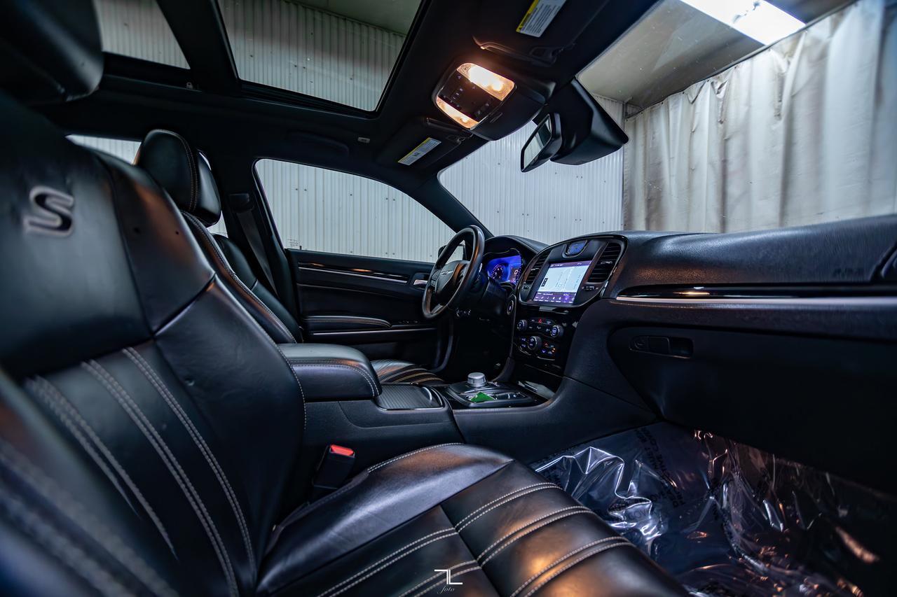 2022 Chrysler 300S AWD Leather Roof Nav BCam Red Deer AB