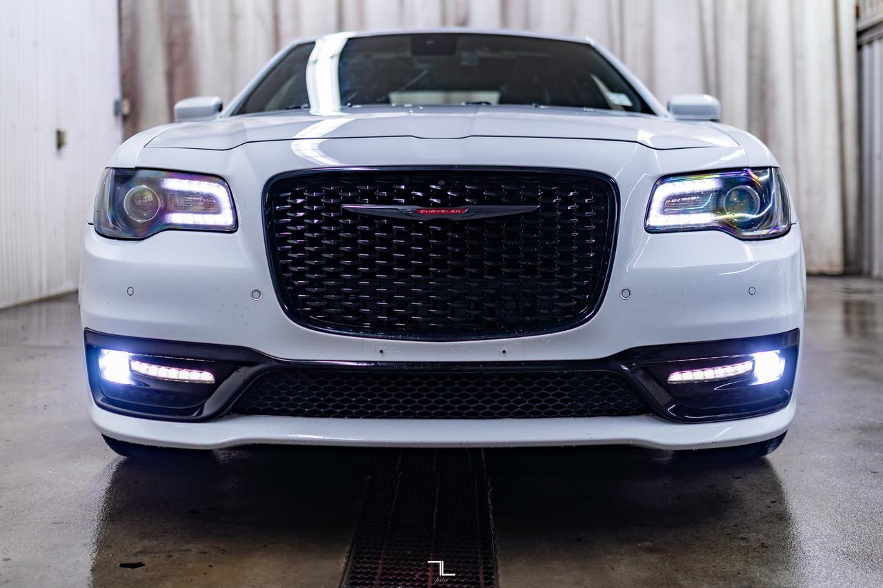 2022 Chrysler 300S AWD Leather Roof Nav BCam Red Deer AB