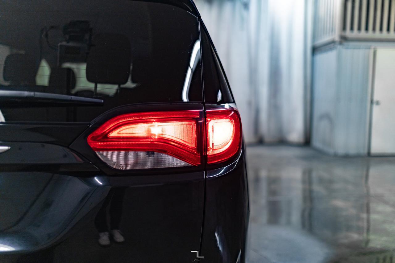 2022 Chrysler Grand Caravan SXT BCam Power Doors Red Deer AB