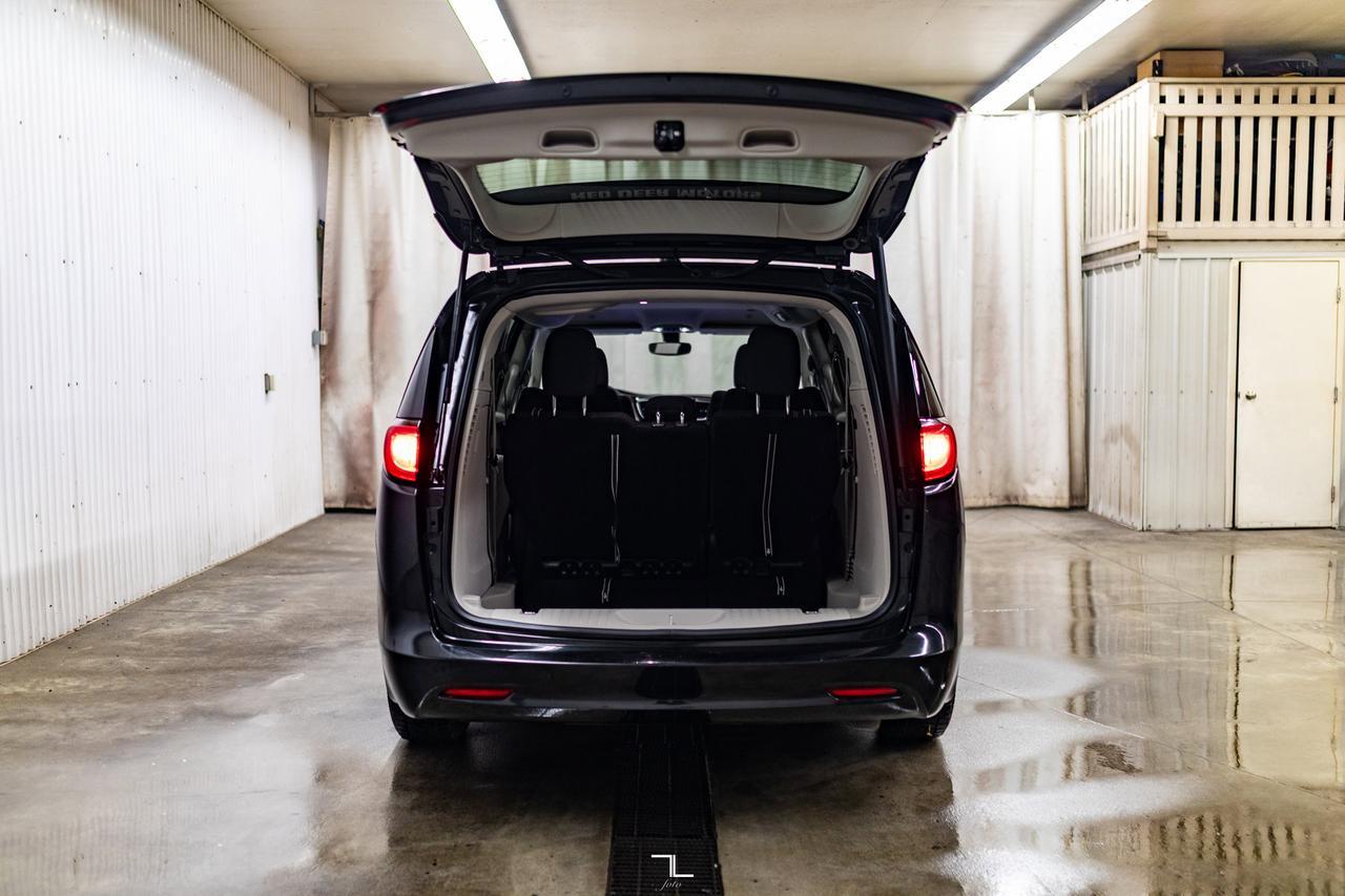 2022 Chrysler Grand Caravan SXT BCam Power Doors Red Deer AB