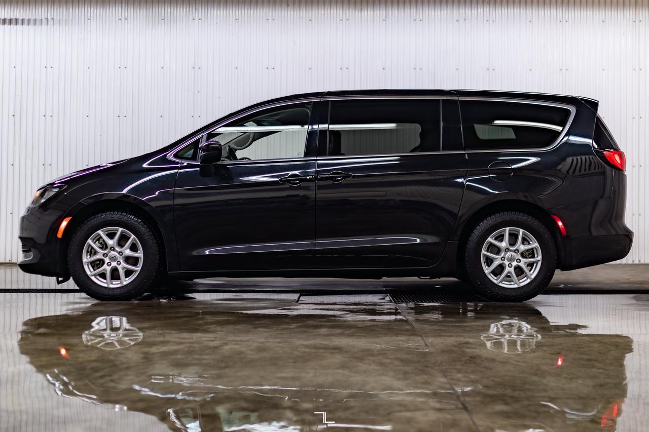 2022 Chrysler Grand Caravan SXT BCam Power Doors Red Deer AB