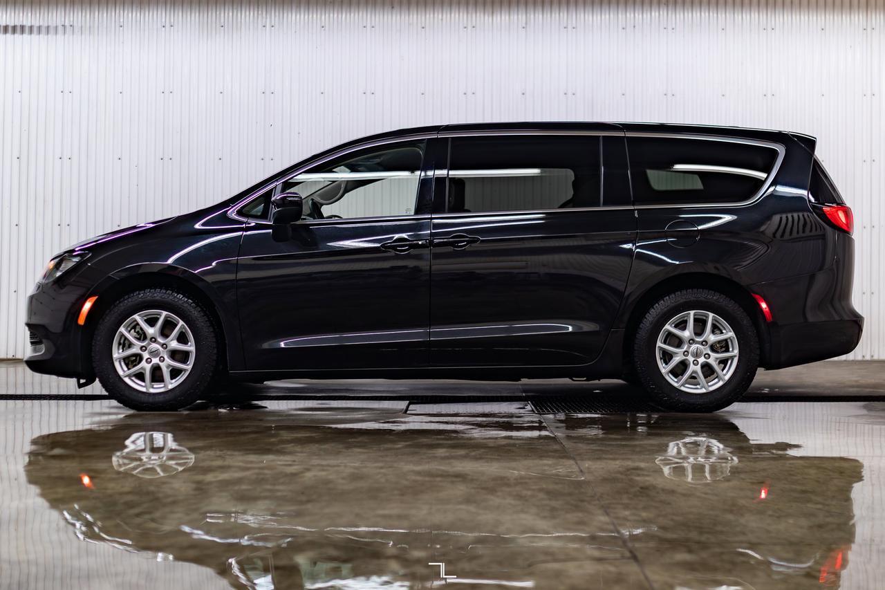 2022 Chrysler Grand Caravan SXT BCam Power Doors Red Deer AB