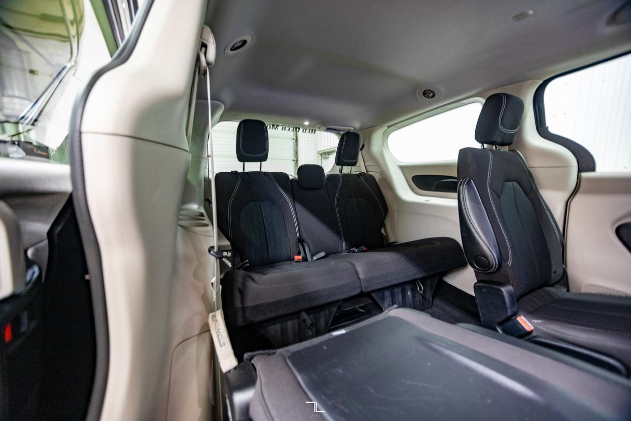 2022 Chrysler Grand Caravan SXT BCam Power Doors Red Deer AB