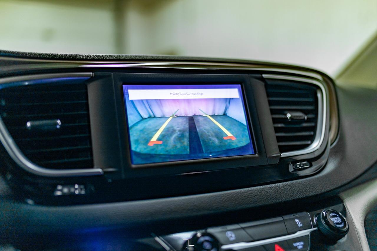 2022 Chrysler Grand Caravan SXT BCam Power Doors Red Deer AB