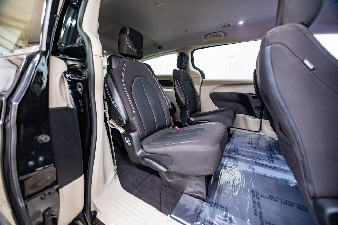 2022 Chrysler Grand Caravan SXT BCam Power Doors Red Deer AB