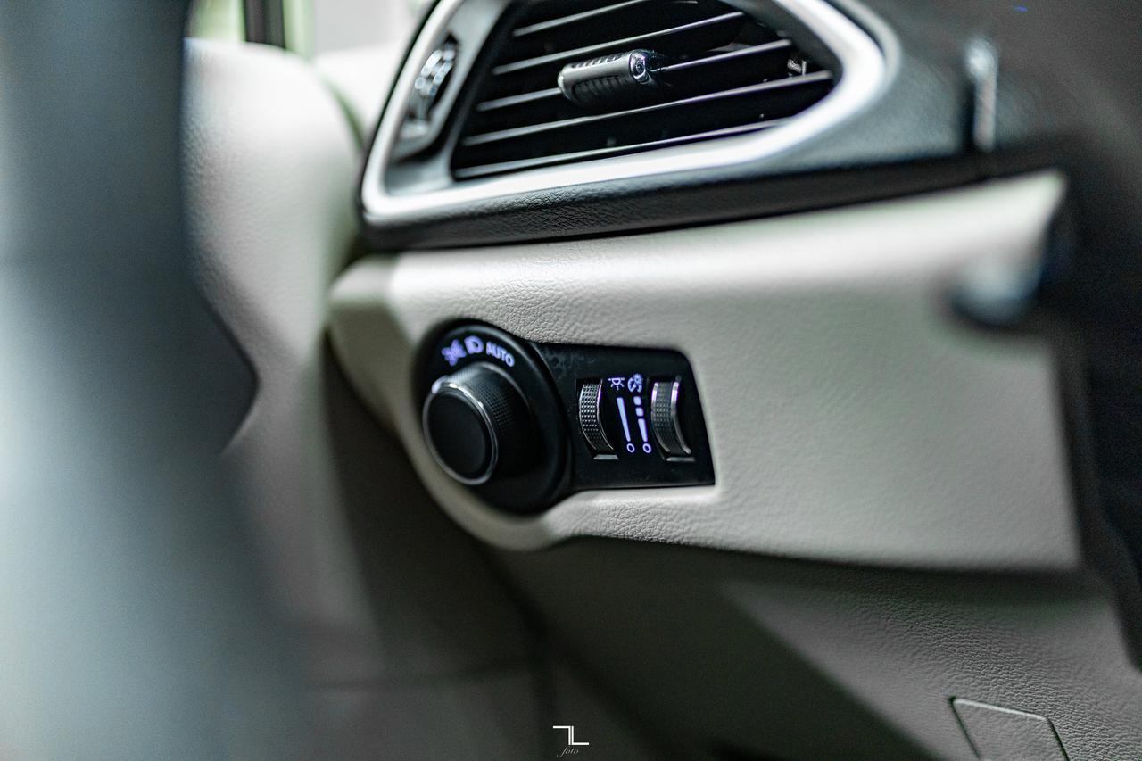 2022 Chrysler Grand Caravan SXT BCam Power Doors Red Deer AB