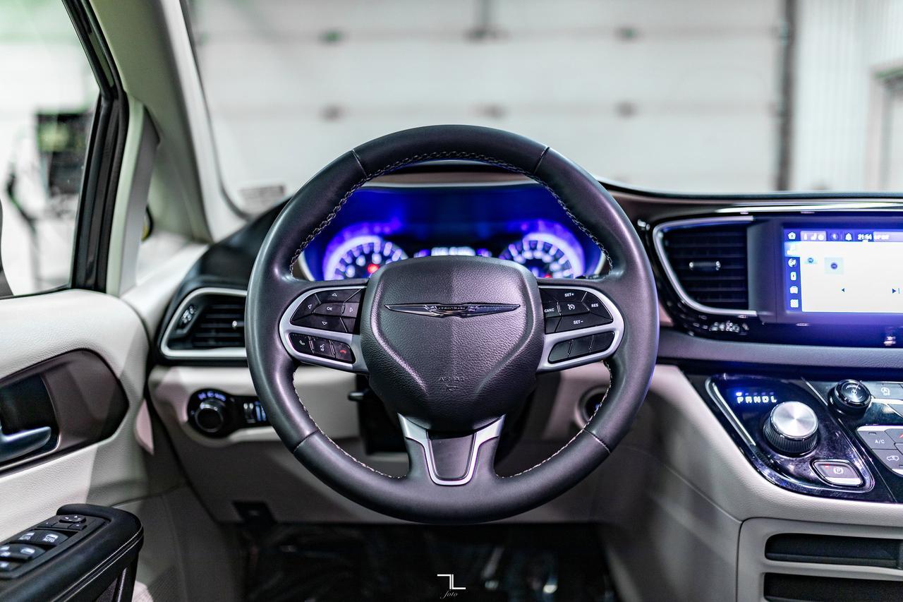 2022 Chrysler Grand Caravan SXT BCam Power Doors Red Deer AB