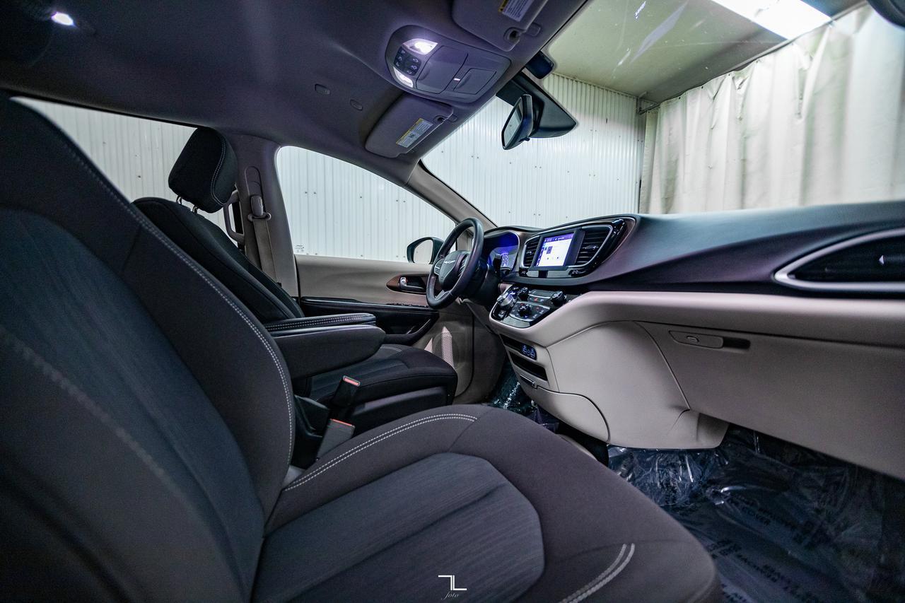 2022 Chrysler Grand Caravan SXT BCam Power Doors Red Deer AB