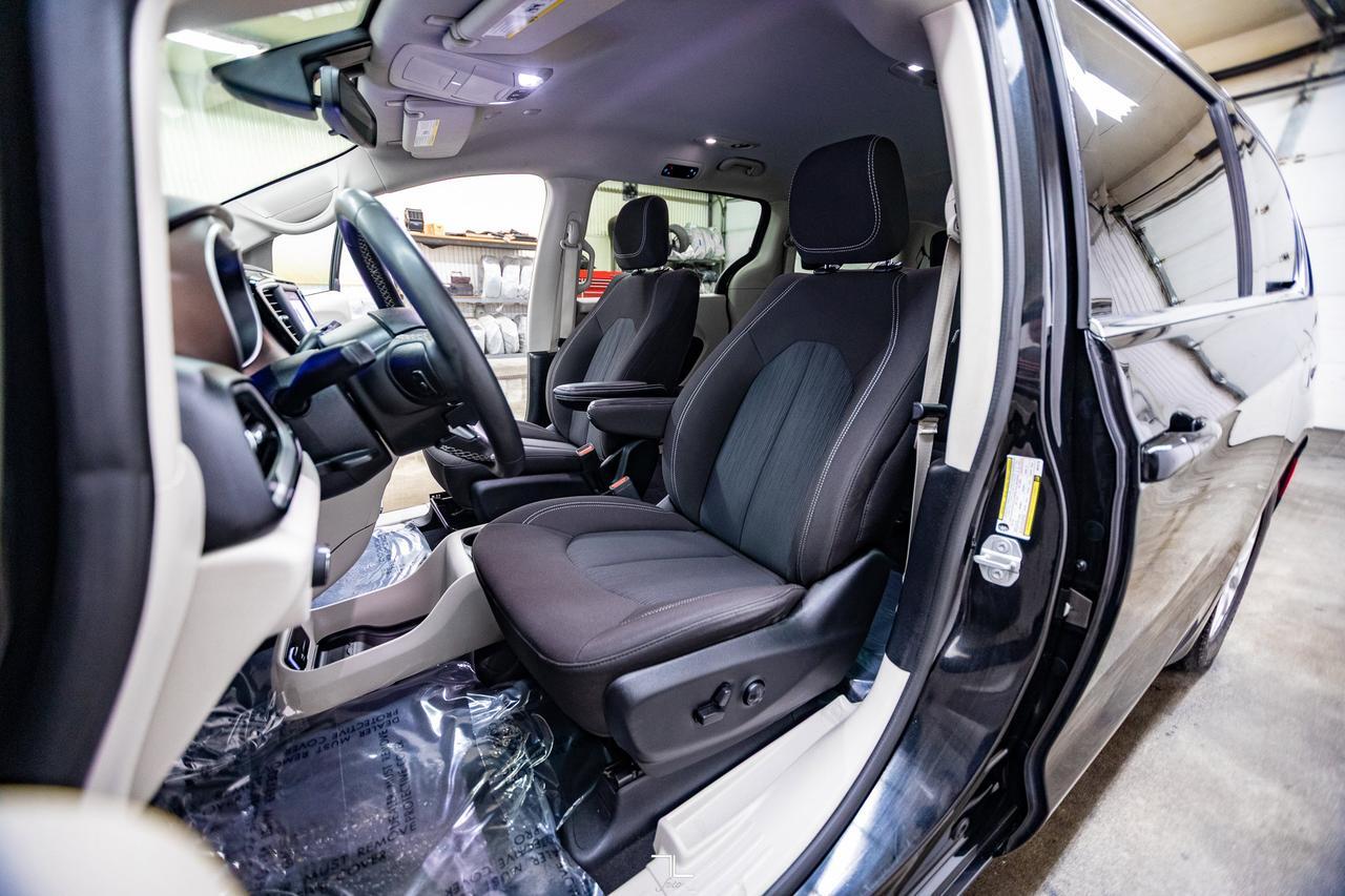 2022 Chrysler Grand Caravan SXT BCam Power Doors Red Deer AB