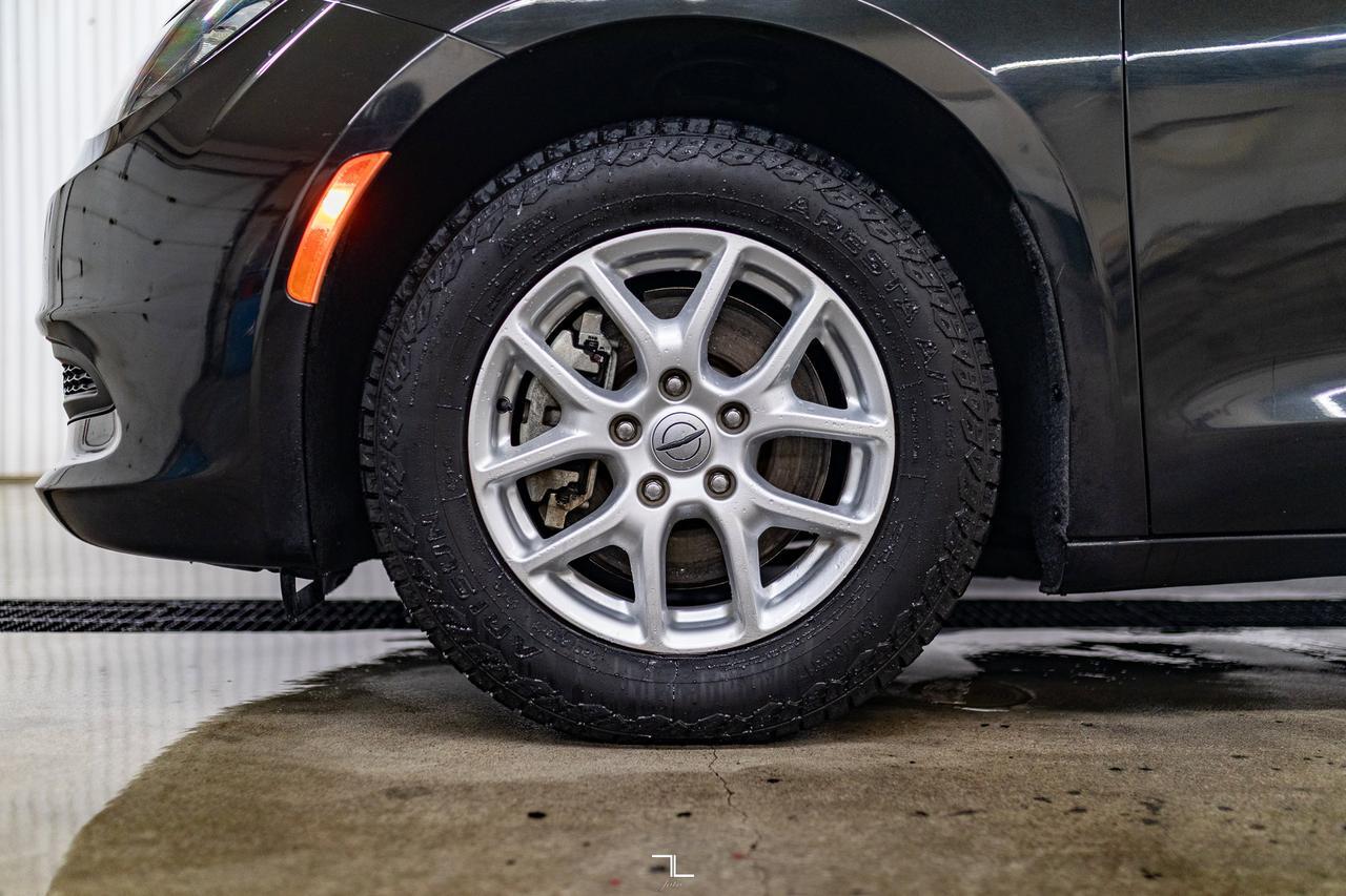 2022 Chrysler Grand Caravan SXT BCam Power Doors Red Deer AB