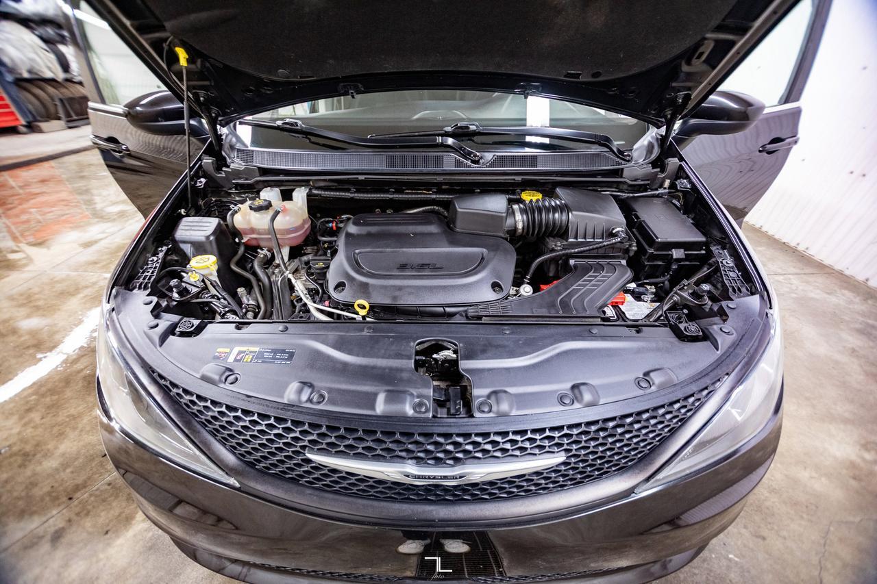 2022 Chrysler Grand Caravan SXT BCam Power Doors Red Deer AB