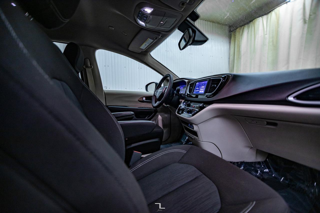 2022 Chrysler Grand Caravan SXT BCam Red Deer AB