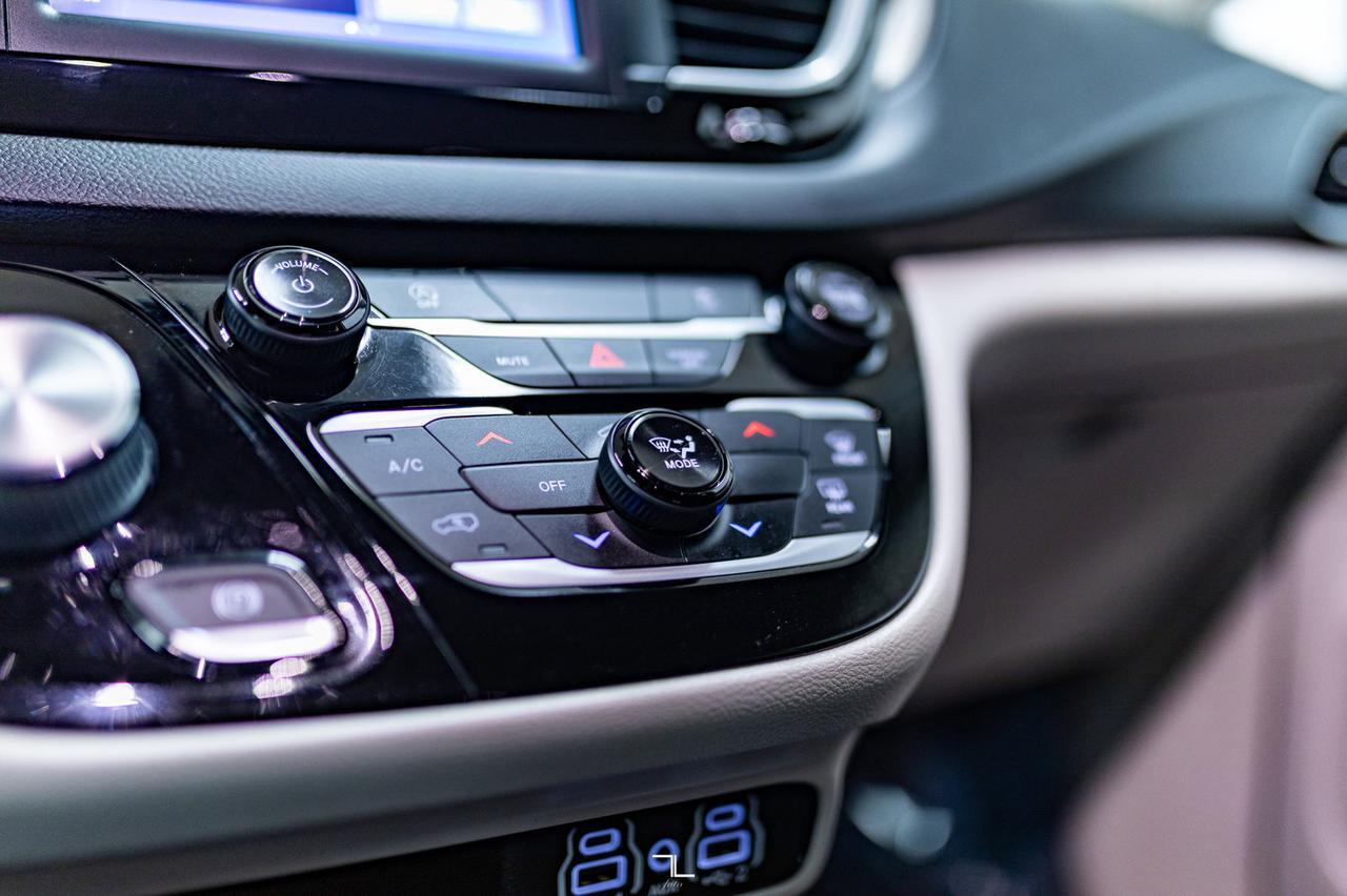 2022 Chrysler Grand Caravan SXT BCam Red Deer AB