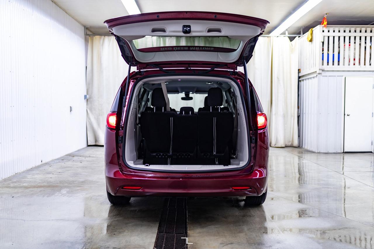 2022 Chrysler Grand Caravan SXT BCam Red Deer AB