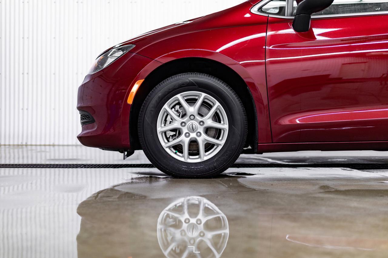 2022 Chrysler Grand Caravan SXT BCam Red Deer AB