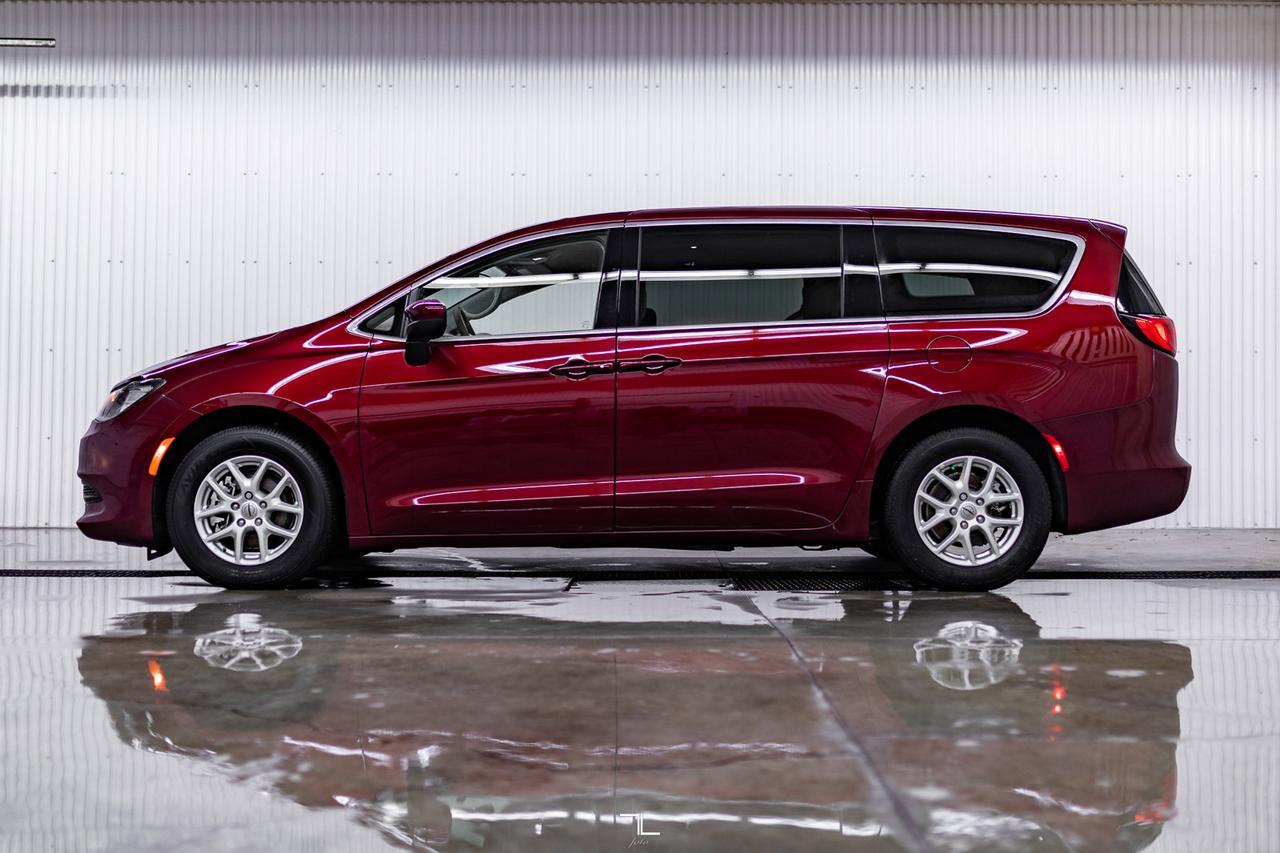 2022 Chrysler Grand Caravan SXT BCam Red Deer AB