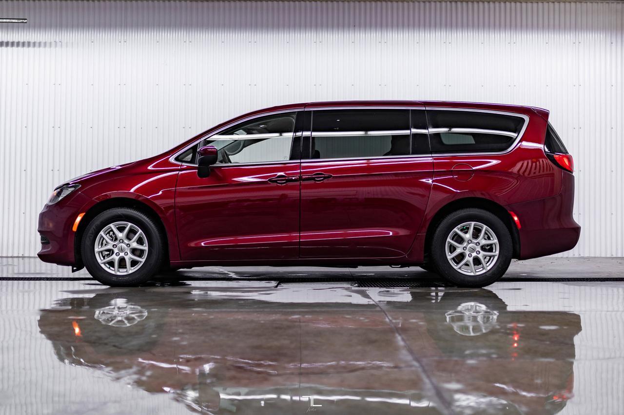 2022 Chrysler Grand Caravan SXT BCam Red Deer AB