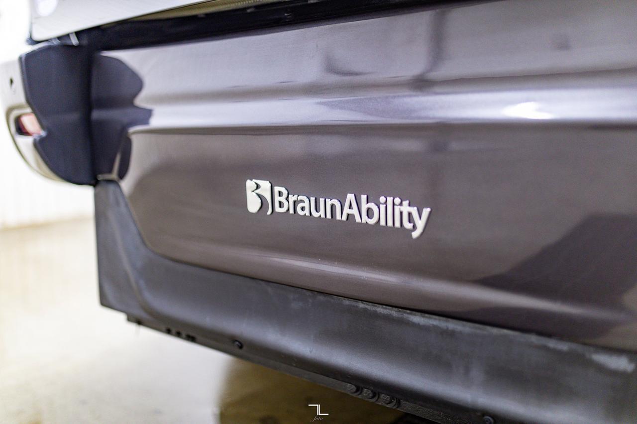 2022 Chrysler Grand Caravan SXT Braun Wheelchair Conversion Nav BCam Red Deer AB