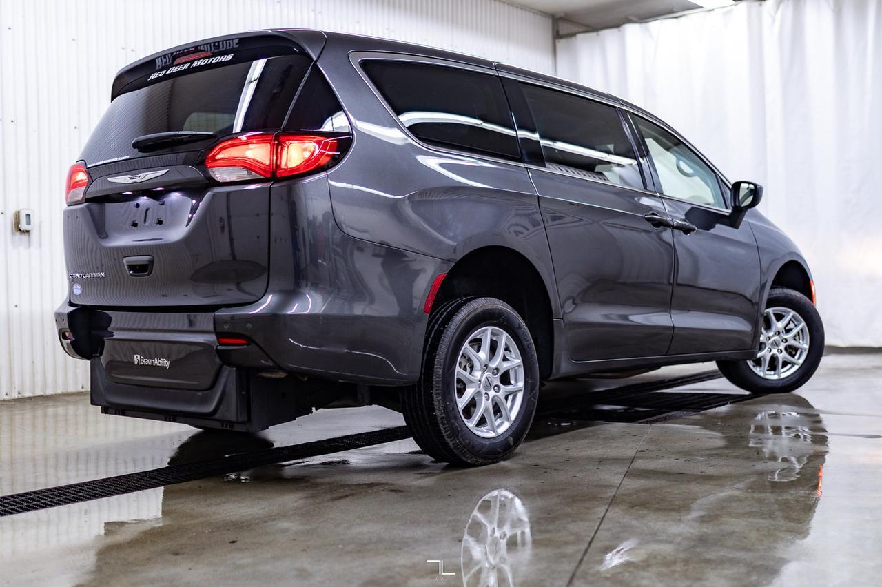 2022 Chrysler Grand Caravan SXT Braun Wheelchair Conversion Nav BCam Red Deer AB