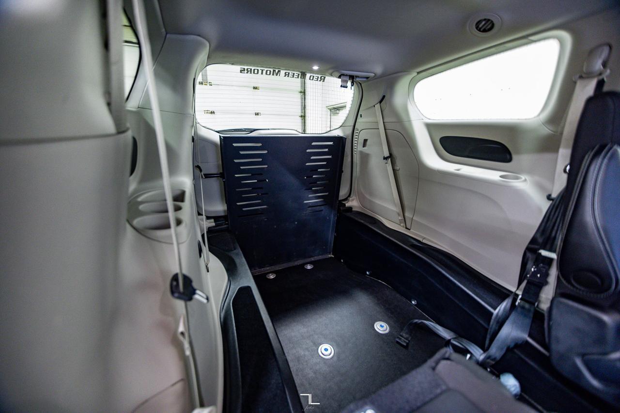 2022 Chrysler Grand Caravan SXT Braun Wheelchair Conversion Nav BCam Red Deer AB