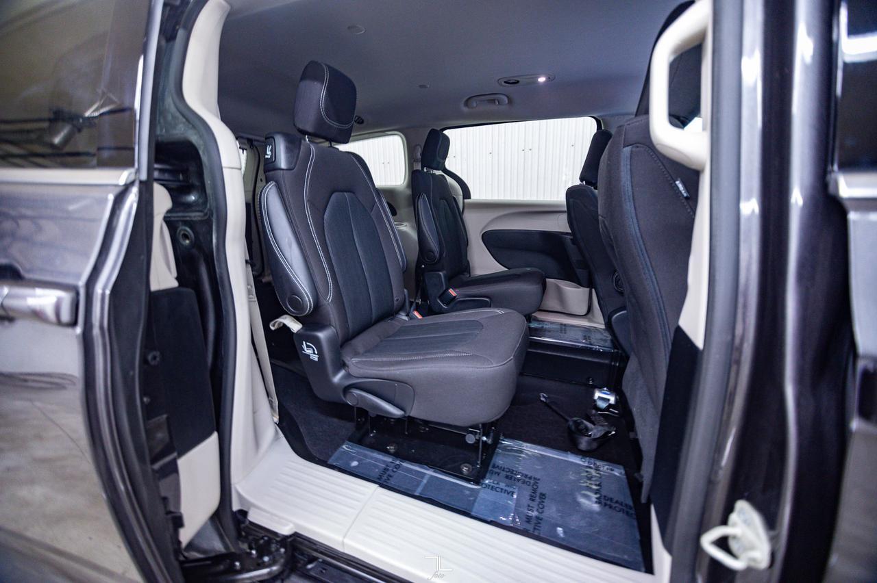 2022 Chrysler Grand Caravan SXT Braun Wheelchair Conversion Nav BCam Red Deer AB