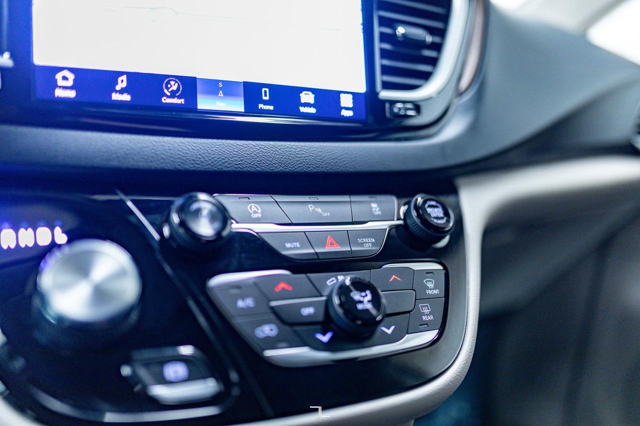 2022 Chrysler Grand Caravan SXT Braun Wheelchair Conversion Nav BCam Red Deer AB