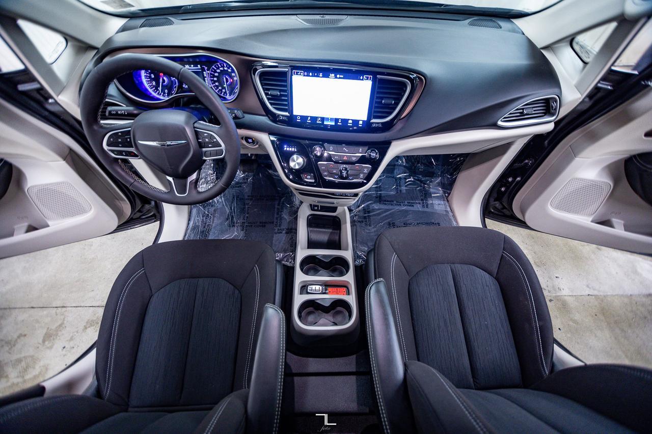 2022 Chrysler Grand Caravan SXT Braun Wheelchair Conversion Nav BCam Red Deer AB