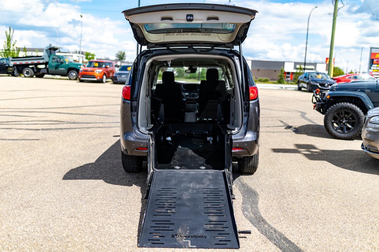 2022 Chrysler Grand Caravan SXT Braun Wheelchair Conversion Nav BCam Red Deer AB
