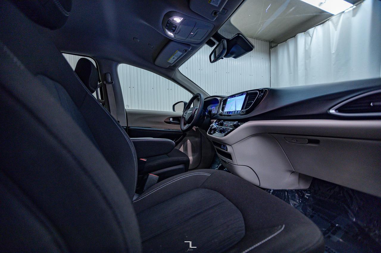 2022 Chrysler Grand Caravan SXT Braun Wheelchair Conversion Nav BCam Red Deer AB