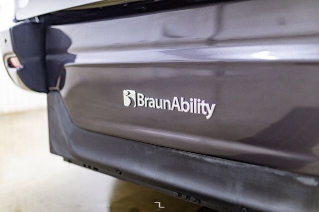 2022 Chrysler Grand Caravan SXT Braun Wheelchair Conversion Nav BCam Red Deer AB