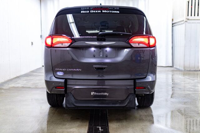 2022 Chrysler Grand Caravan SXT Braun Wheelchair Conversion Nav BCam Red Deer AB