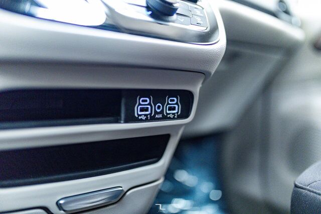 2022 Chrysler Grand Caravan SXT Braun Wheelchair Conversion Nav BCam Red Deer AB