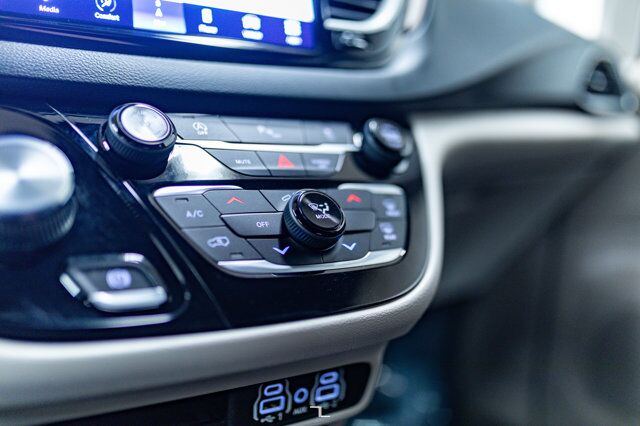 2022 Chrysler Grand Caravan SXT Braun Wheelchair Conversion Nav BCam Red Deer AB