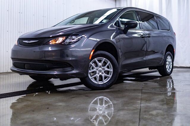 2022 Chrysler Grand Caravan SXT Braun Wheelchair Conversion Nav BCam Red Deer AB