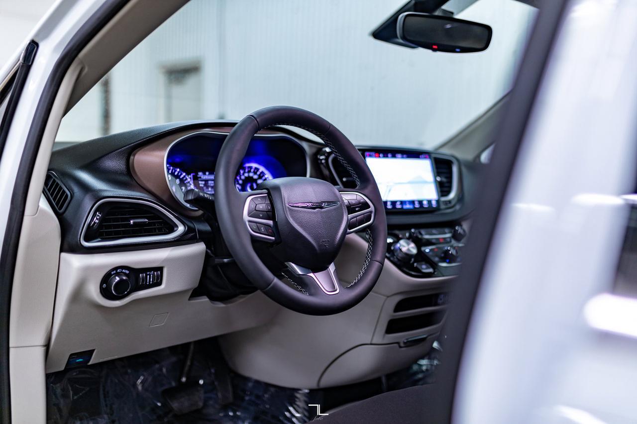 2022 Chrysler Grand Caravan SXT Nav BCam Red Deer AB