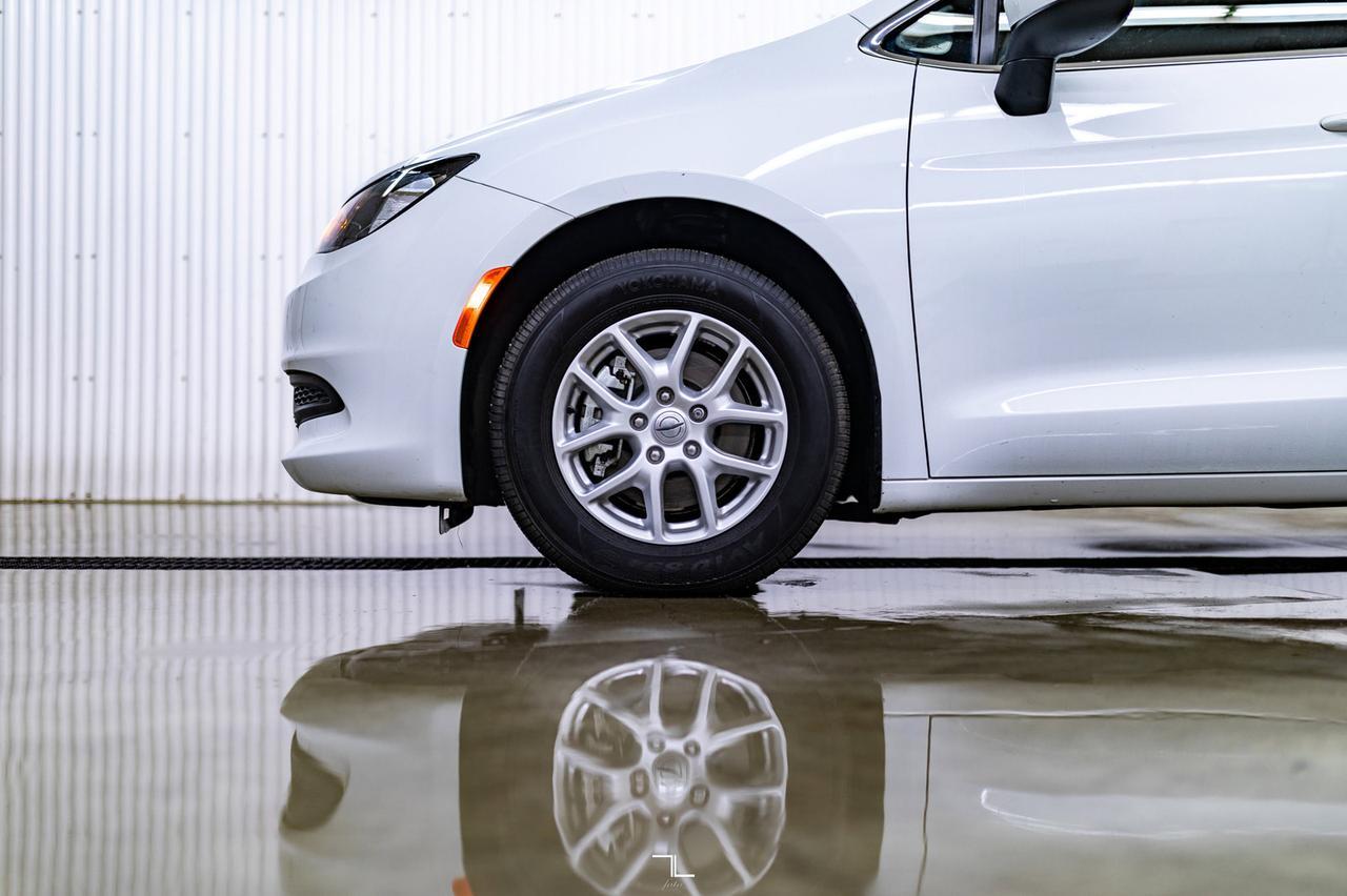 2022 Chrysler Grand Caravan SXT Nav BCam Red Deer AB