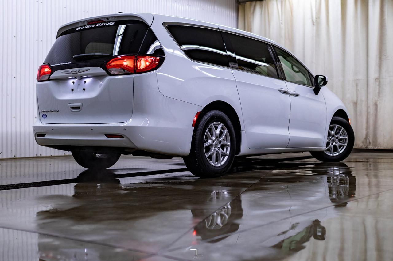 2022 Chrysler Grand Caravan SXT Nav BCam Red Deer AB