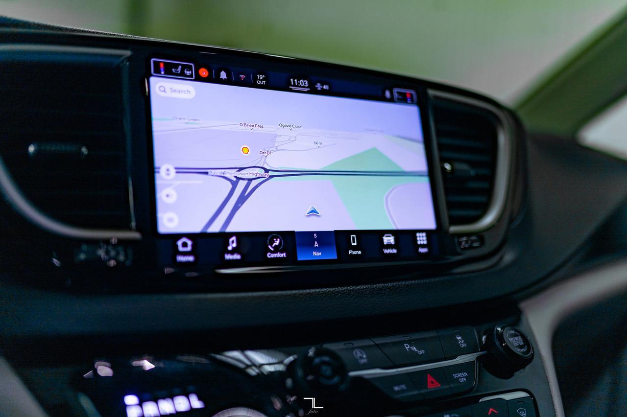 2022 Chrysler Grand Caravan SXT Nav BCam Red Deer AB