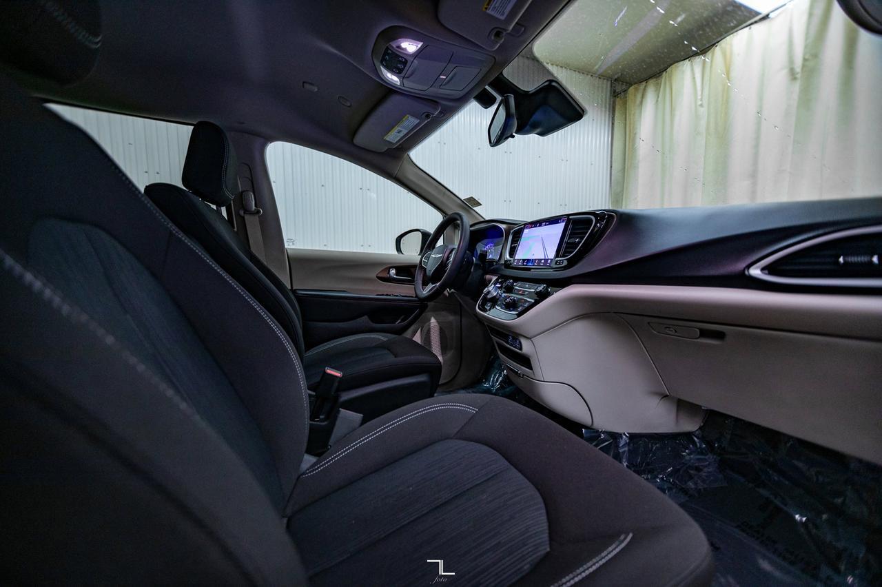 2022 Chrysler Grand Caravan SXT Nav BCam Red Deer AB