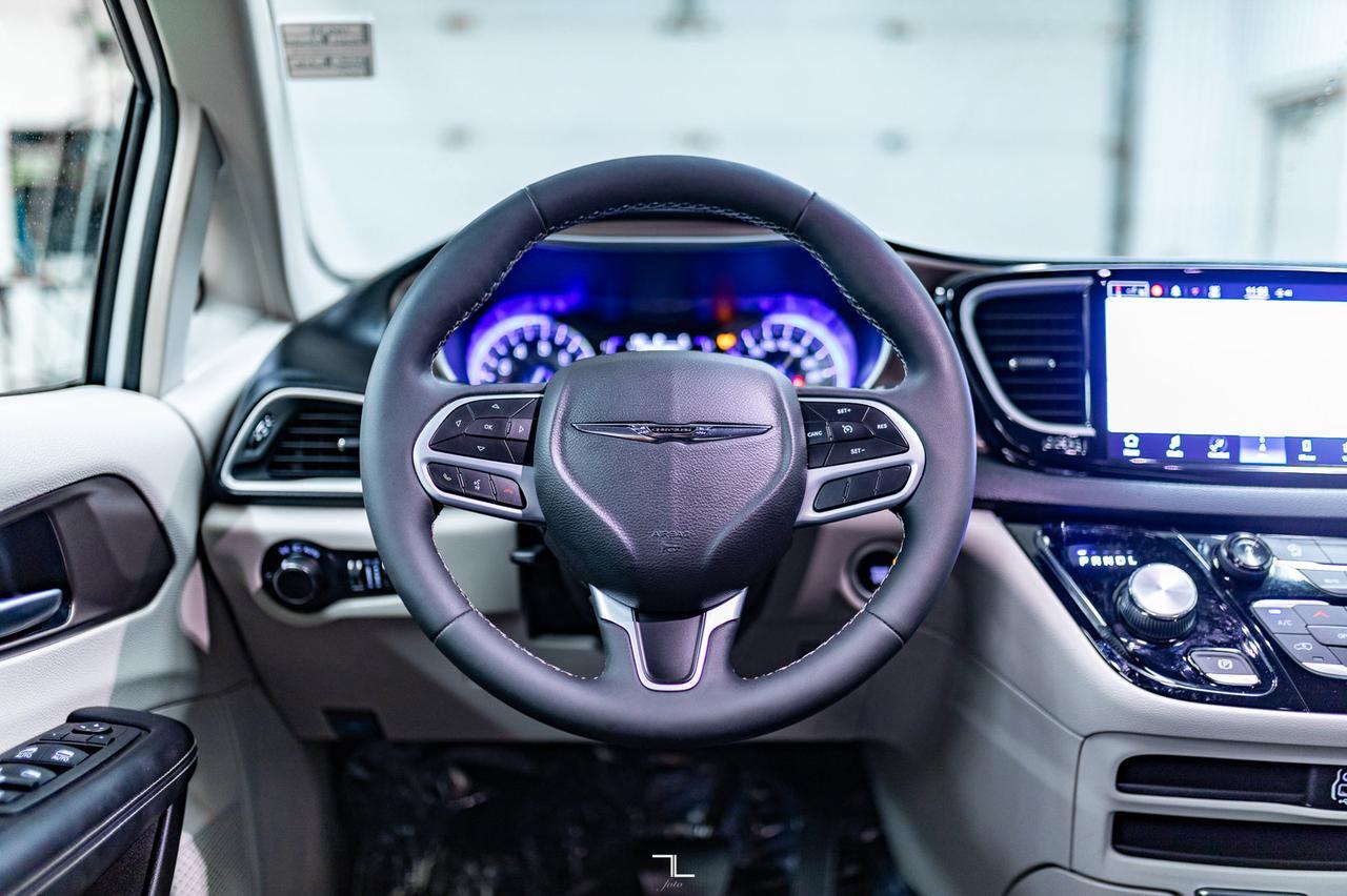 2022 Chrysler Grand Caravan SXT Nav BCam Red Deer AB