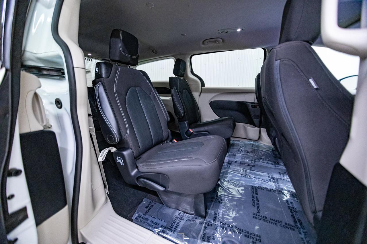 2022 Chrysler Grand Caravan SXT Nav BCam Red Deer AB