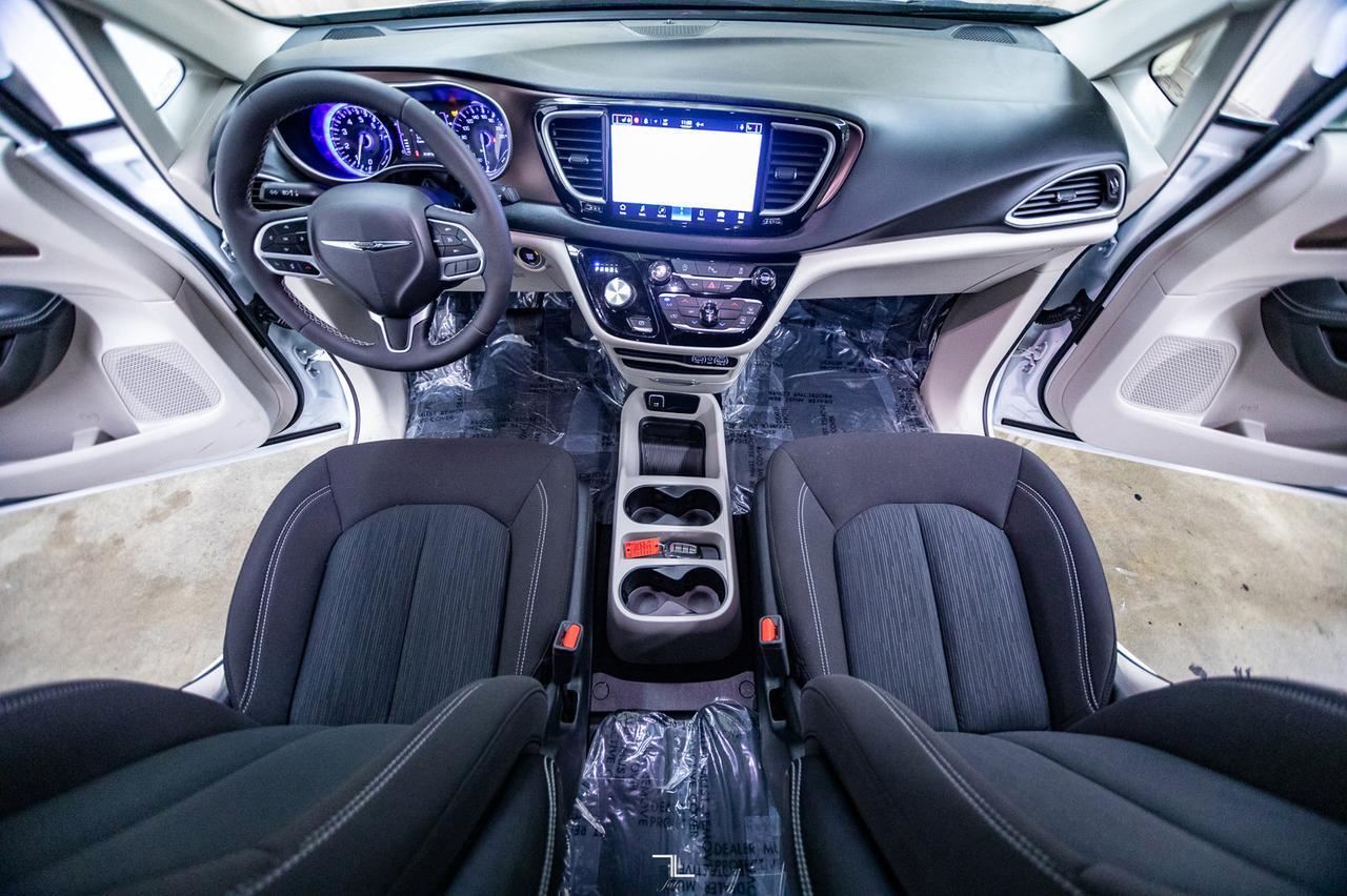 2022 Chrysler Grand Caravan SXT Nav BCam Red Deer AB